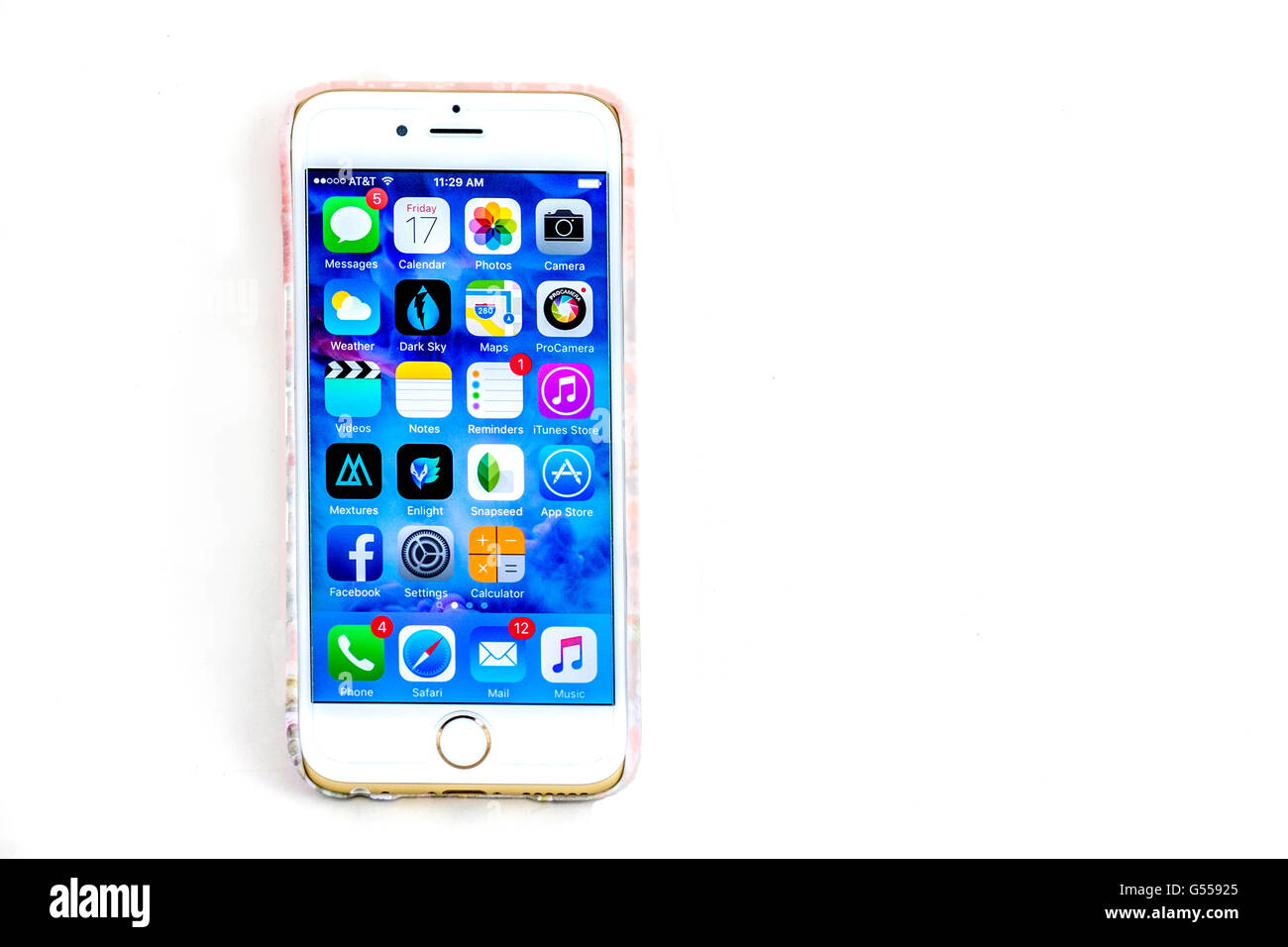 Der Bildschirm des iPhone 6 s zeigt das Bild nach Hause und app. Ausschnitt. USA. Stockfoto