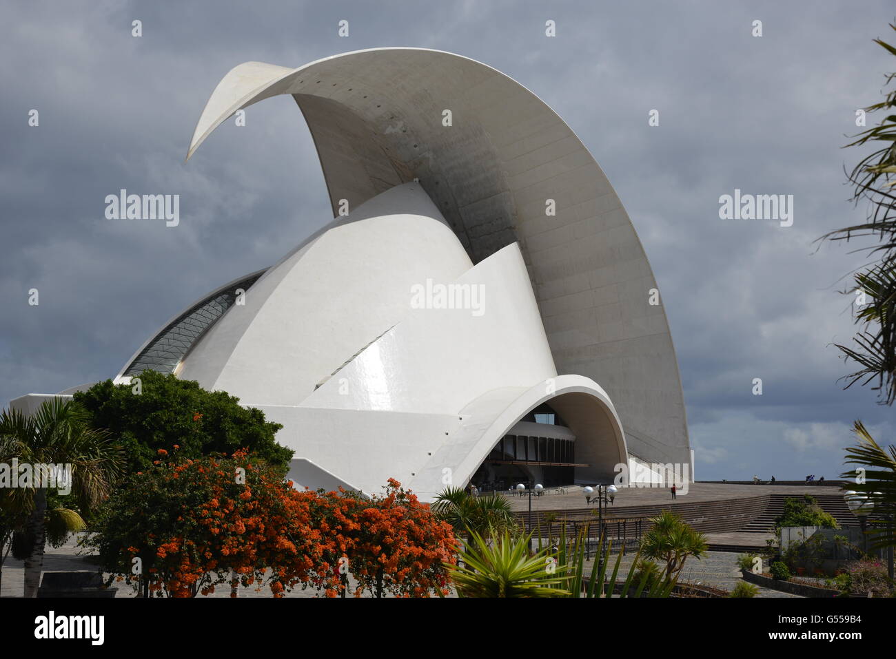 Das Auditorio de Tenerife "Adán Martín" in Santa Cruz De Tenerife wurde vom Architekten Santiago Calatrava Valls entworfen. Stockfoto