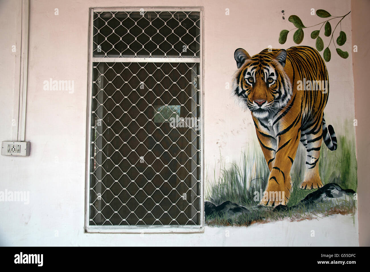 Das Bild der Malerei wurde in Sawai Madhopur Railwau Station, Indien aufgenommen. Stockfoto