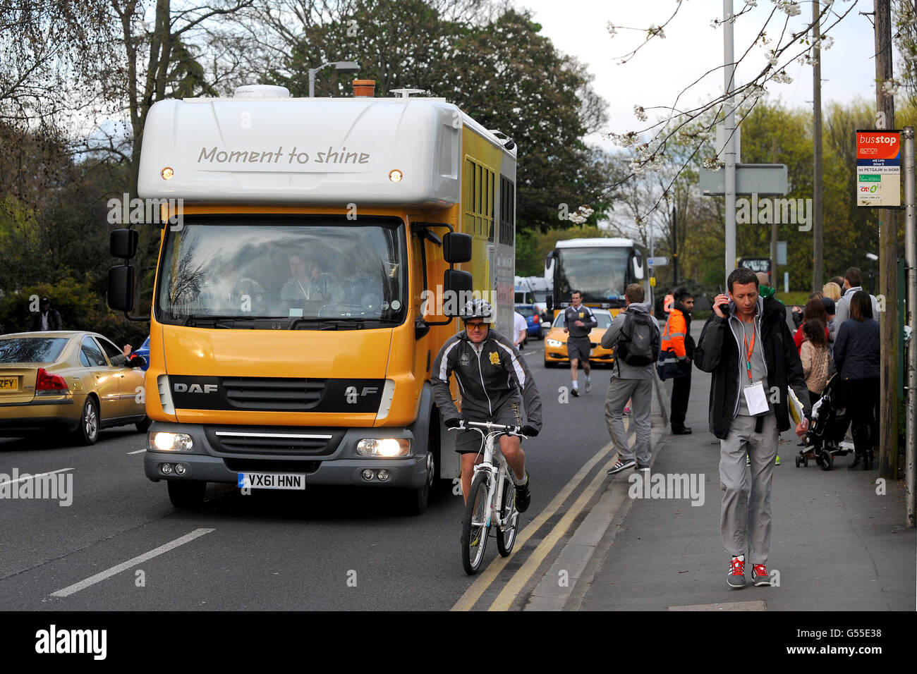 Der Media One Truck während der Generalprobe für den Olympischen Fackellauf 2012 in London. Stockfoto