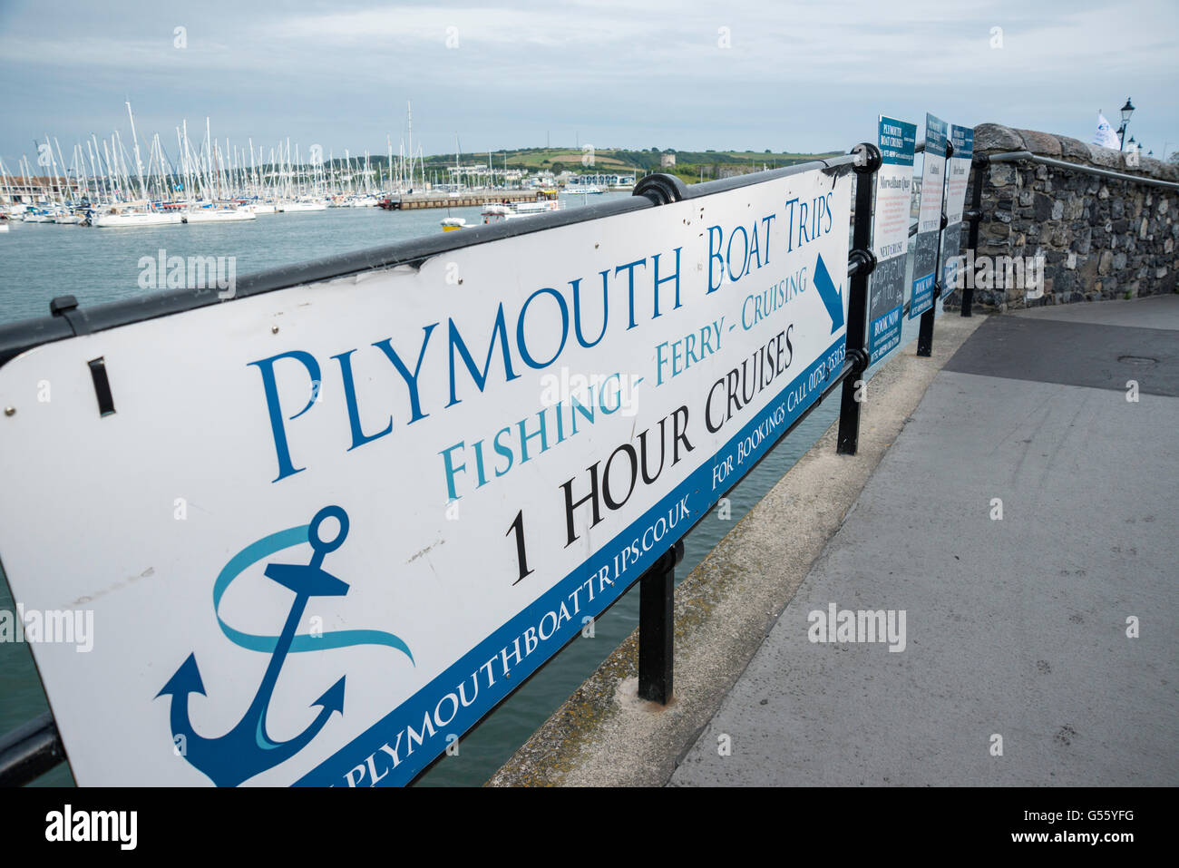 Ausflug mit dem Boot Werbeschild auf dem Barbican, Plymouth. Stockfoto