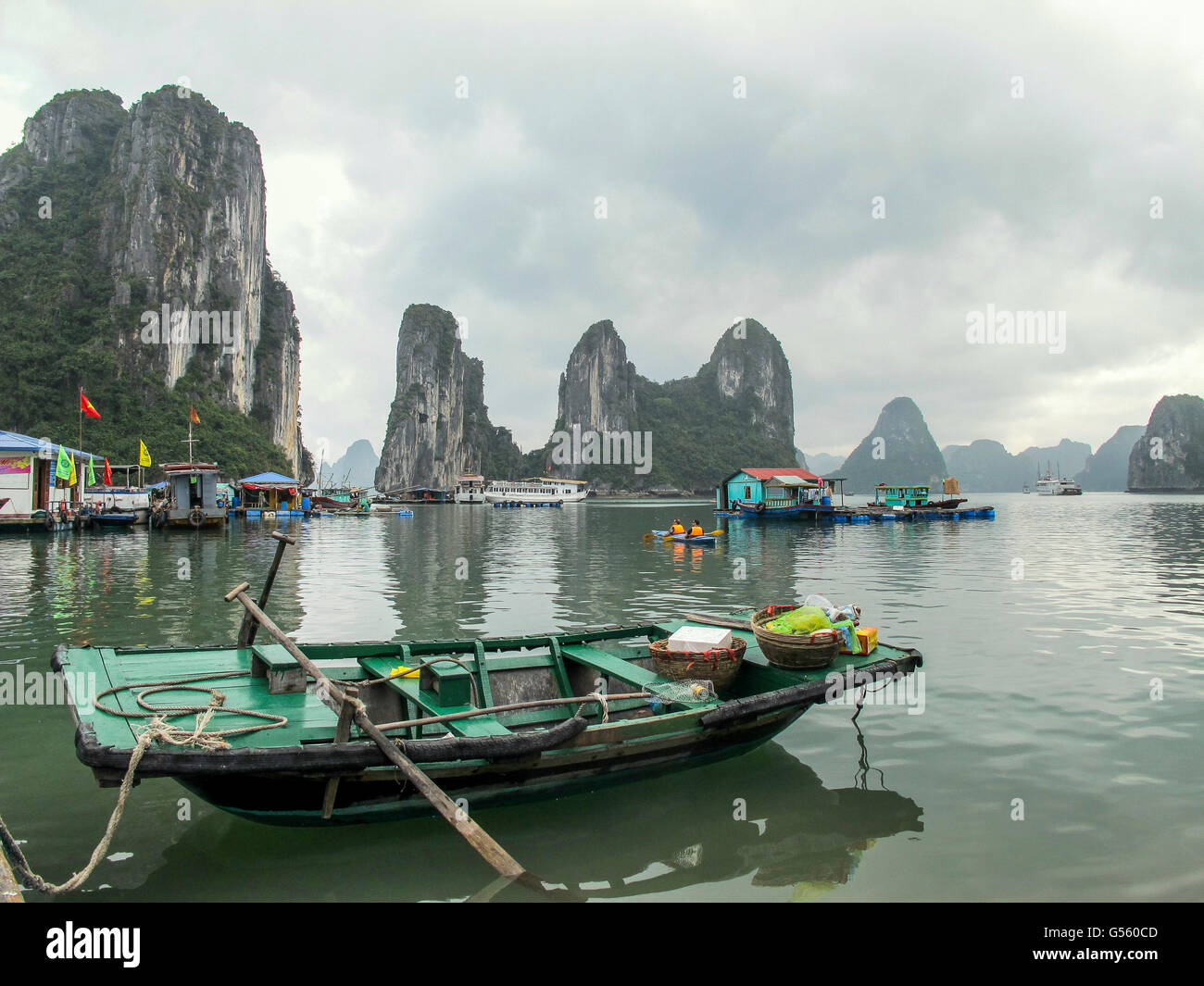 Boot Ha Long Bucht, Vietnam Stockfoto