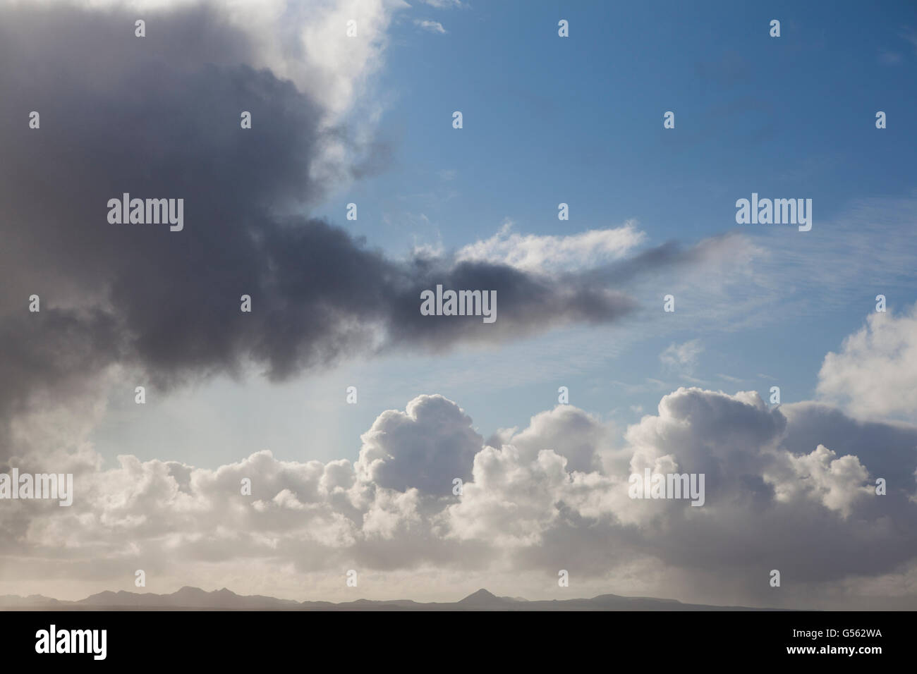 Sonne und Wolken, Island Stockfoto