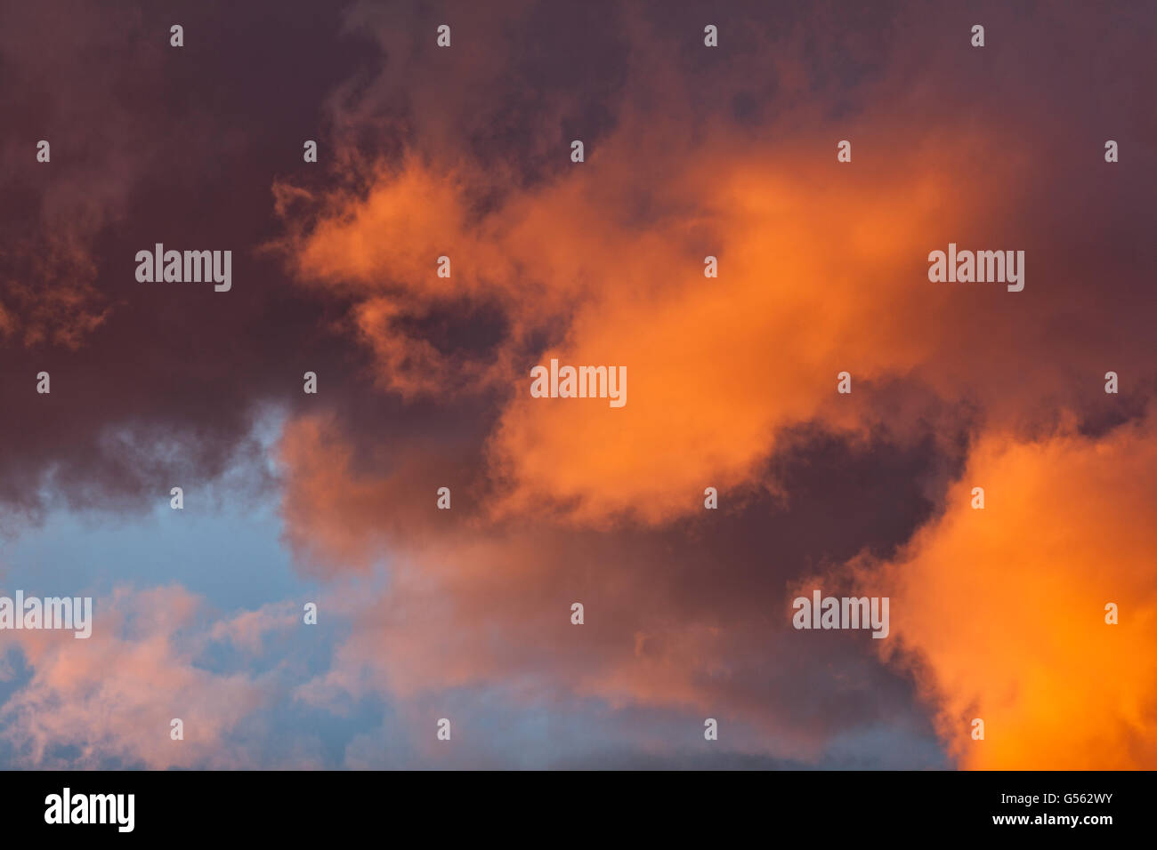 Sonnenuntergang und Wolken, Island Stockfoto