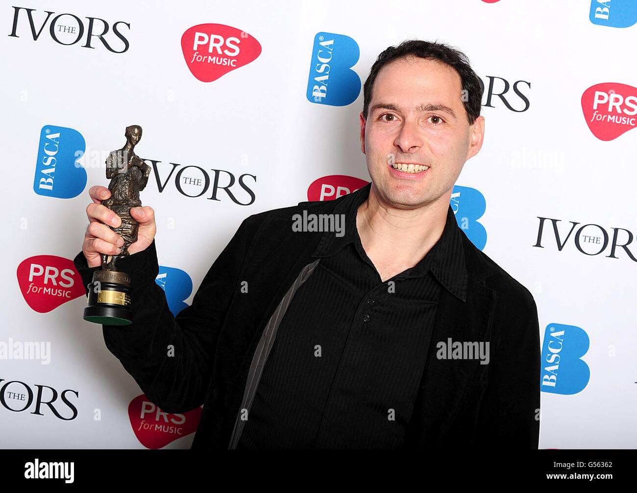 Alex Heffes erhielt den Preis für den besten Originalfilm, den er 2012 im Grosvenor House Hotel, London, erhielt Stockfoto