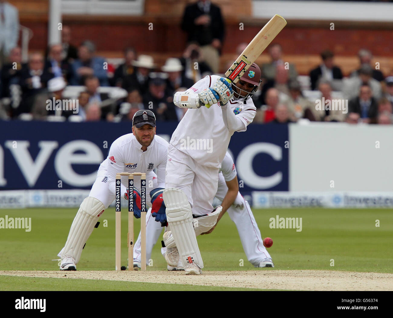 Cricket - 2012 Investec Test Series - England gegen West Indies - erster Test - erster Tag - Lord's Cricket Ground. West Indies Shivnarine Chanderpaul hat während des Investec International Test Match am Lords Cricket Ground, London, geschlagen. Stockfoto