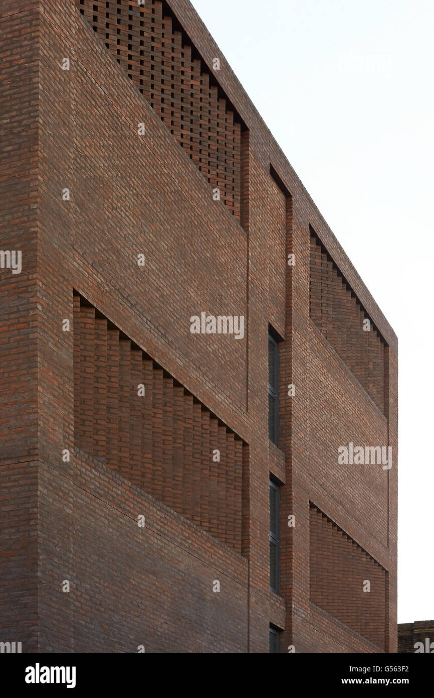 Höhe der Fassade mit Mauerwerk. Frühling Mews, London, Vereinigtes Königreich. Architekt: Manser Praxis, 2015. Stockfoto