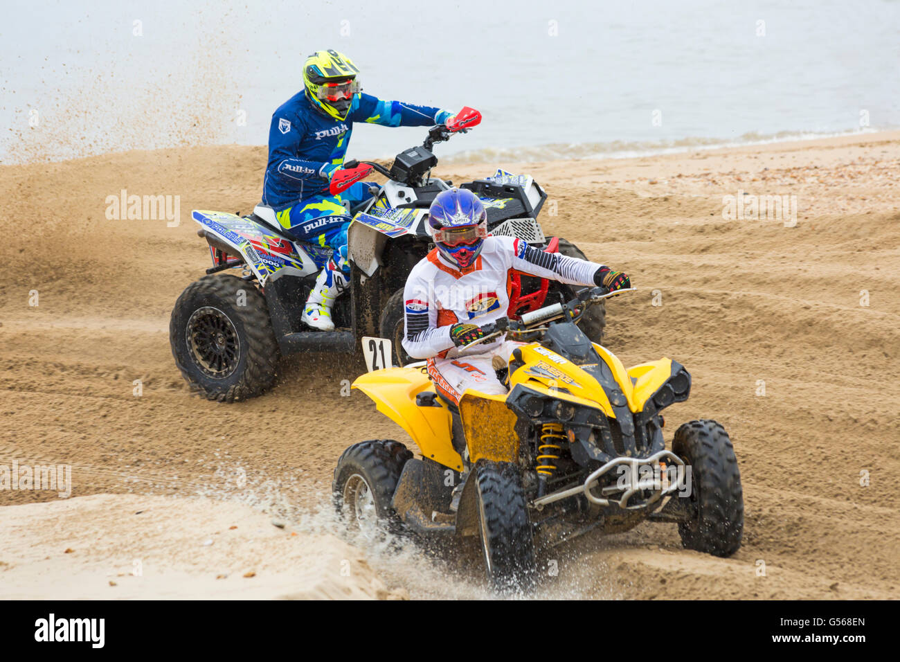 BXUK Meisterschaft Racing - Quad bikes Rennen rund um den Kurs in Bournemouth Beach am 1. Tag des Bournemouth Räder Festival Stockfoto