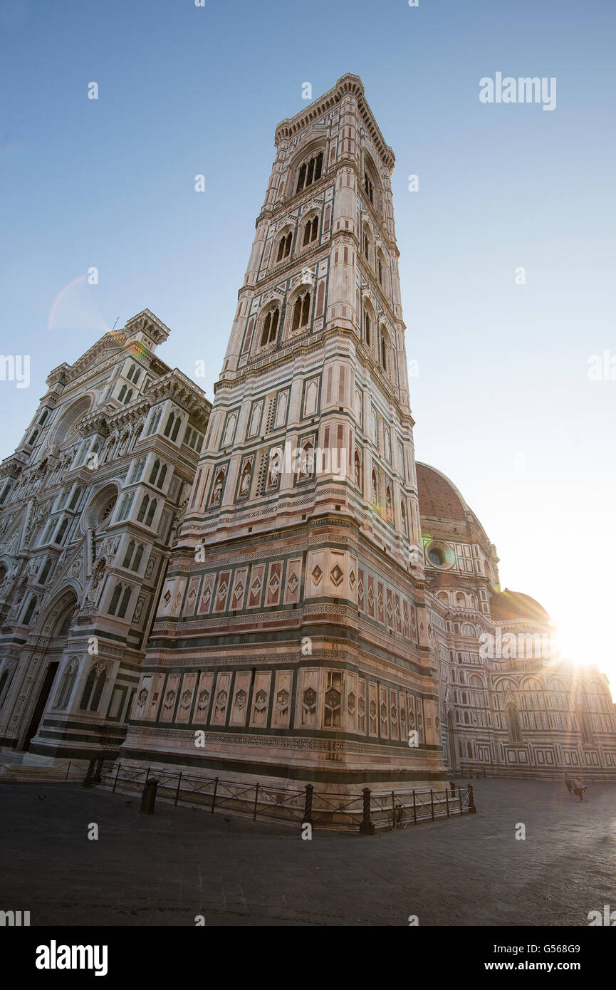 Turm in Florenz Duomo im Sonnenaufgang Basilika di Santa Maria del Fiore Stockfoto