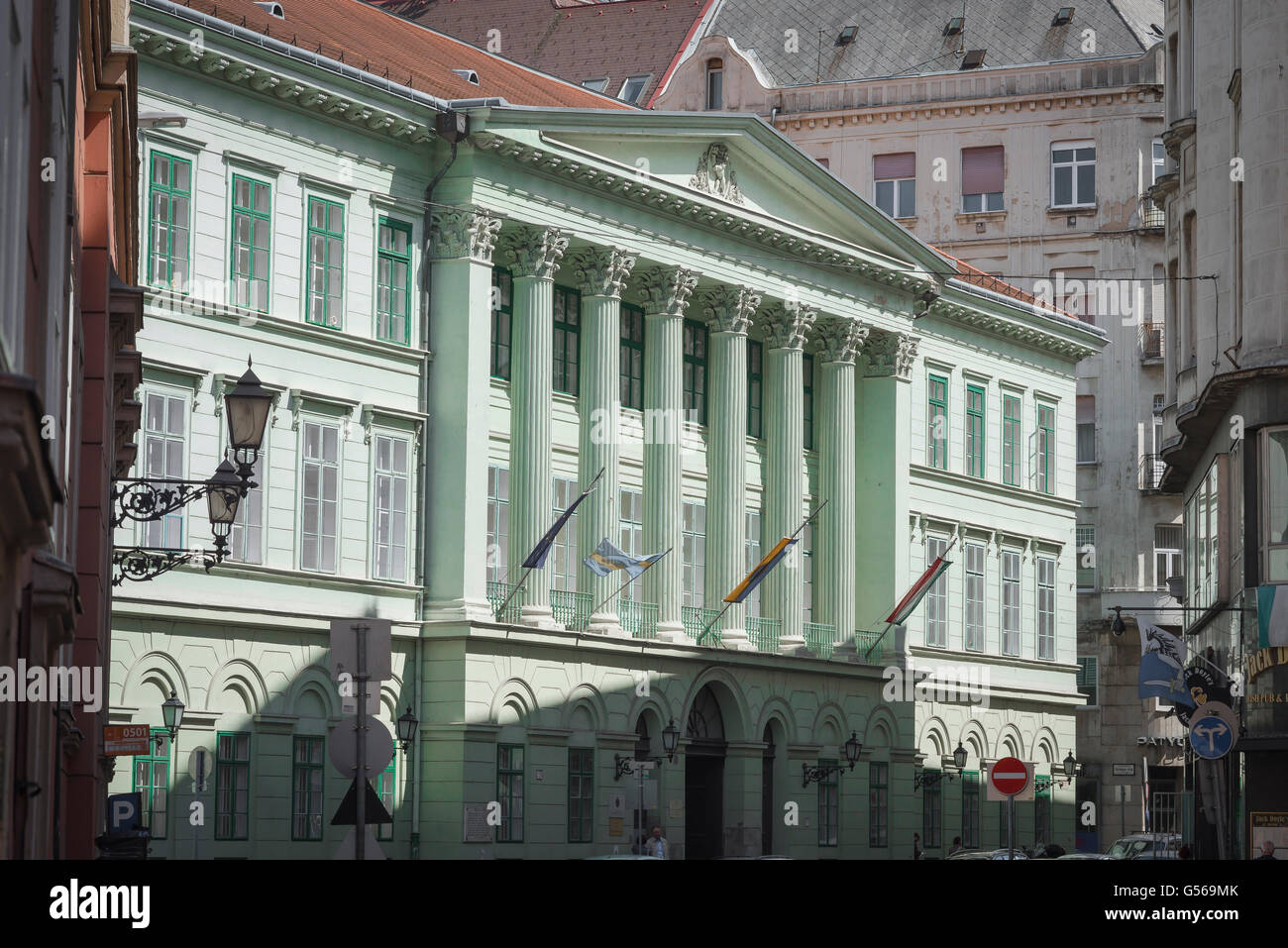 Budapest Straße, Blick auf Pest County Hall in der Belvaros-Gegend im Zentrum von Budapest, Ungarn. Stockfoto