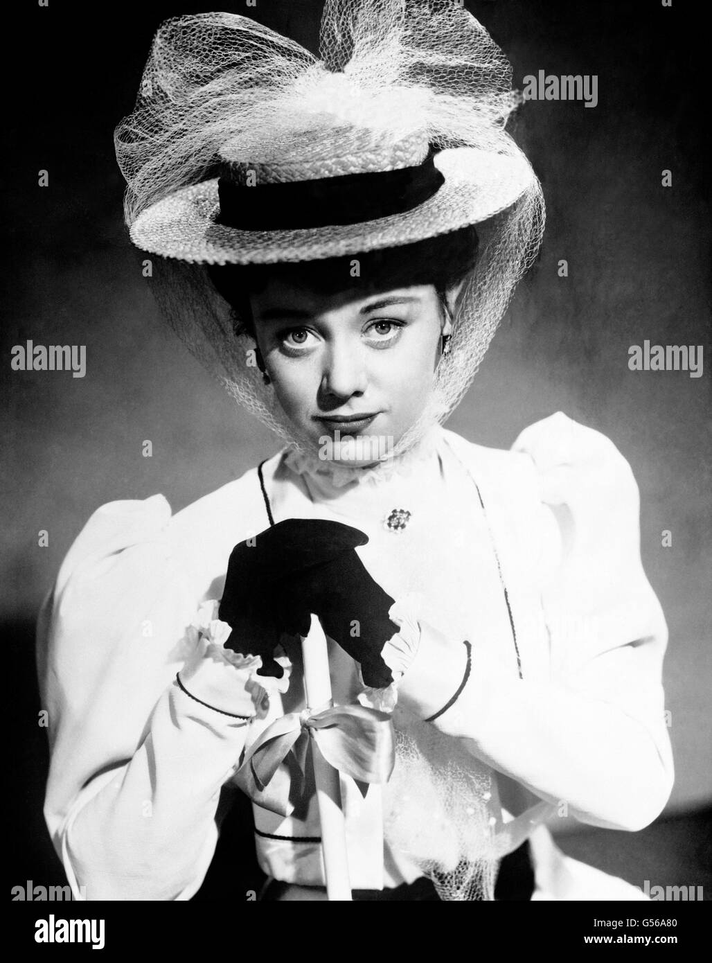 Schauspielerin Glynis Johns in ihrer Rolle im Film "The Magic Box", die auf das Leben des kinematografischen Pioniers William Friese-Greene basiert. Stockfoto