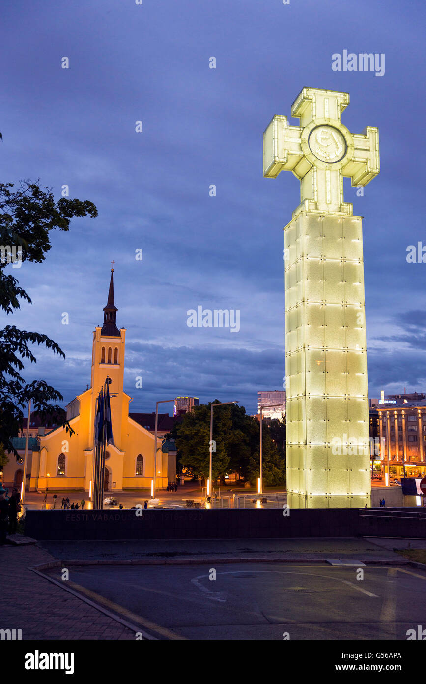 Kreuz der Freiheit in der Nacht. Es ist Bestandteil der Unabhängigkeit-Krieg-Siegessäule. Stockfoto