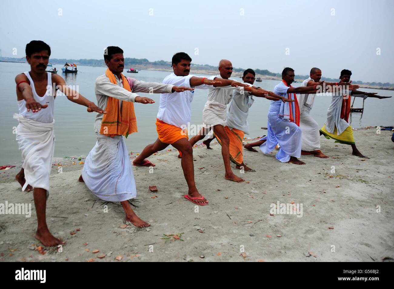 20. Juni 2016 - Allahabad, Uttar Pradesh, Indien - Allahabad: Lokale Pandas (Brahmanen) bei Yoga am Vorabend des internationalen Yoga Tag Allahabad auf 20.06.2016. Foto von Prabhat Kumar Verma (Credit-Bild: © Prabhat Kumar Verma über ZUMA Draht) Stockfoto