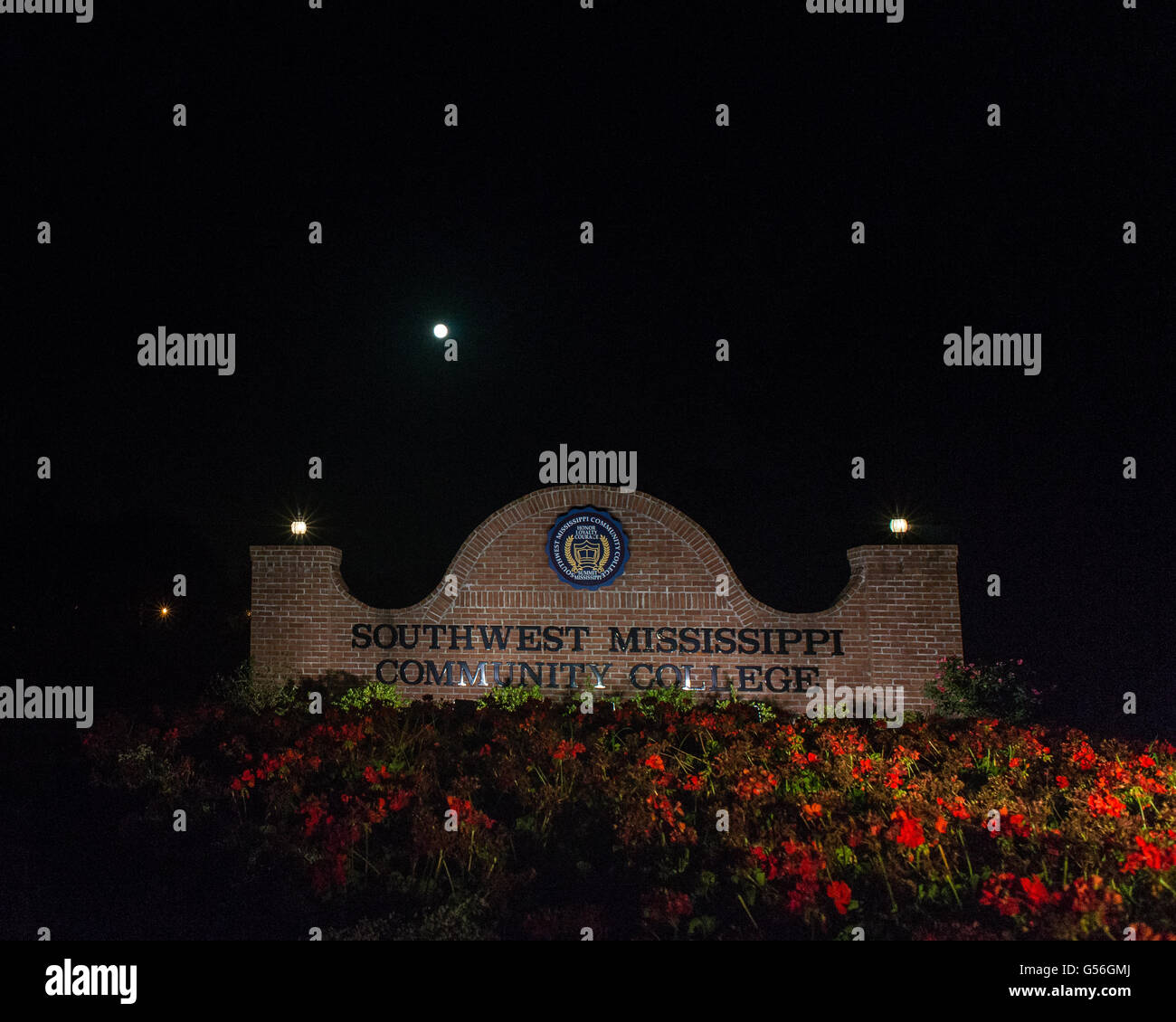 Z. B. Gipfel, Mississippi. 20. Juni 2016. Der erste Sommer-Sonnenwende Vollmond seit 1948 über Südwesten Mississippi Community College in Summit, Mississippi. Bildnachweis: Kevin Williams/Alamy Live-Nachrichten Stockfoto