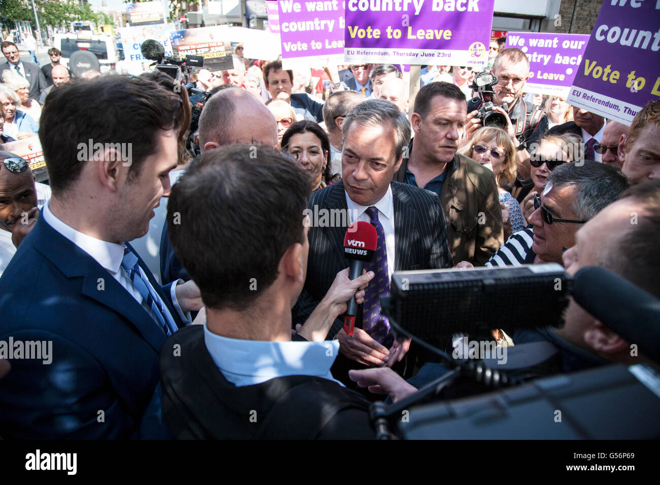 Clacton, Essex UK 21. Juni 2016. Nigel Farage kommt in Clacton für die Abstimmung verlassen Kampagne. Bildnachweis: David Johnson/Alamy Live-Nachrichten Stockfoto