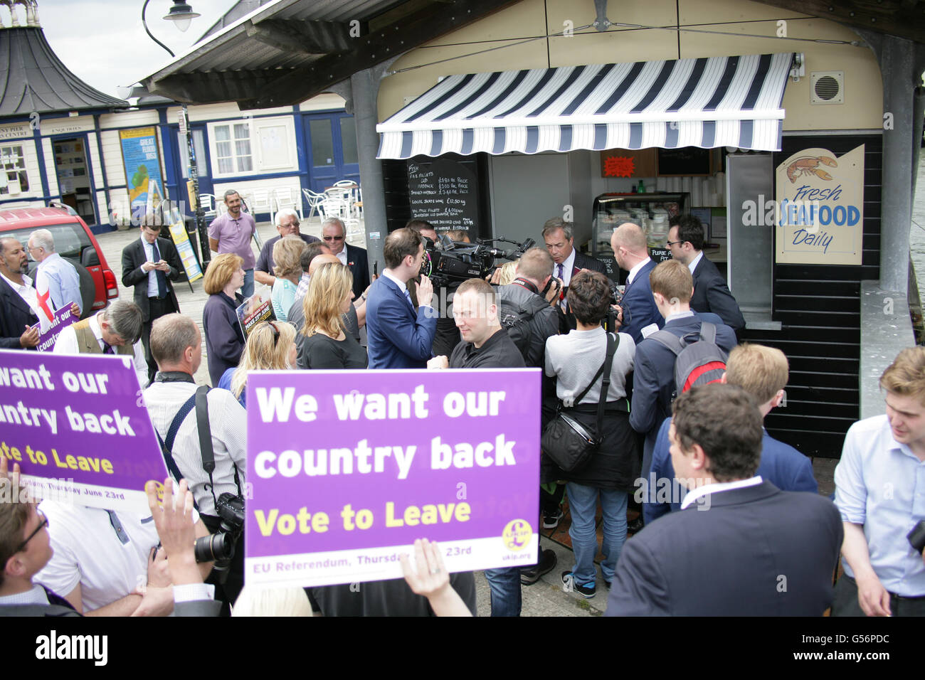 Harwich, Essex UK 21. Juni 2016. Nigel Farage kommt in Harwich für die Abstimmung verlassen Kampagne. Bildnachweis: David Johnson/Alamy Live-Nachrichten Stockfoto