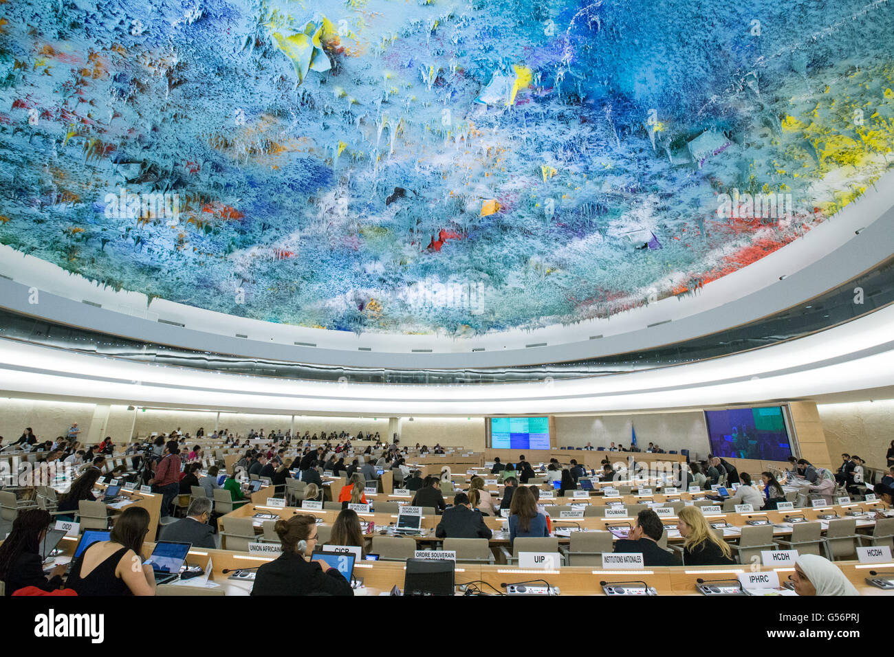Genf. 21. Juni 2016. Foto aufgenommen am 21. Juni 2016 zeigt die 32. Sitzung des Human Rights Council (HRC) in Genf, Schweiz. Der Leiter der unabhängigen Untersuchungskommission zu Syrien warnte Dienstag die anhaltenden Kämpfe und systematischen Menschenrechtsverletzungen wurden extreme Sorge für die Bevölkerung des Landes verzweifelt und versucht, einen politischen Zweck für den fünf-Jahres-Konflikt zu vermitteln. Bildnachweis: Xu Jinquan/Xinhua/Alamy Live-Nachrichten Stockfoto