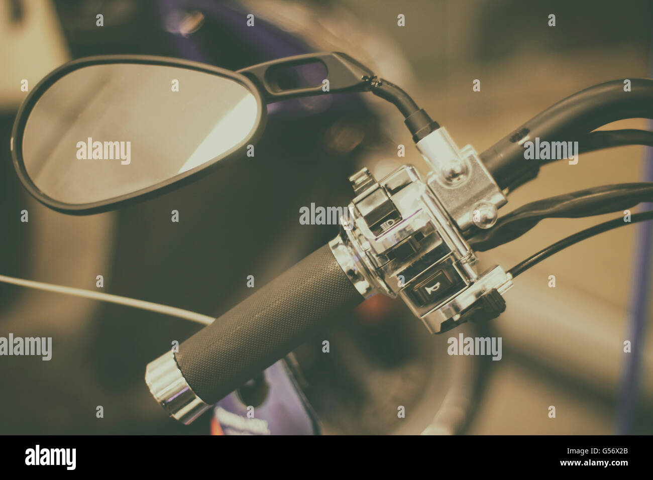 Foto von einem Motorrad Seitenspiegel und Lenker Stockfoto