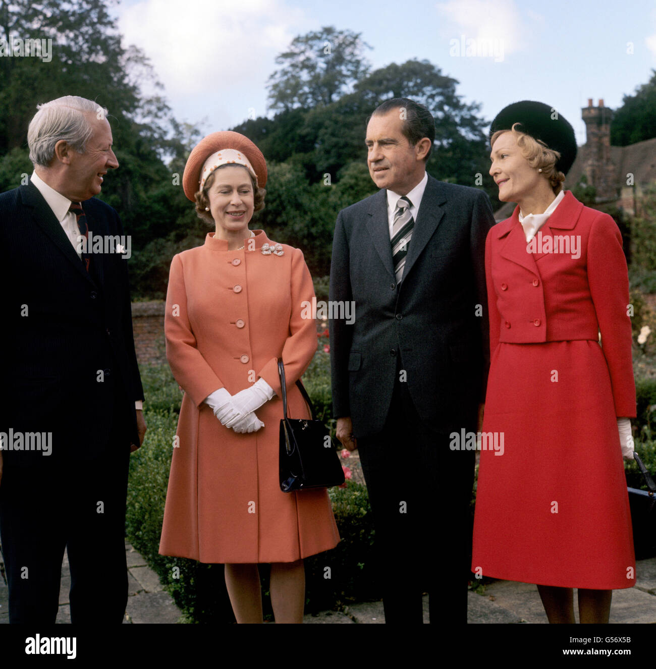 Die Königin mit Premierminister Edward Heath und dem amerikanischen Präsidenten Richard Nixon und seiner Frau Pat Nixon in Chequers, dem offiziellen Landsitz des Premierministers in Buckinghamshire. Stockfoto