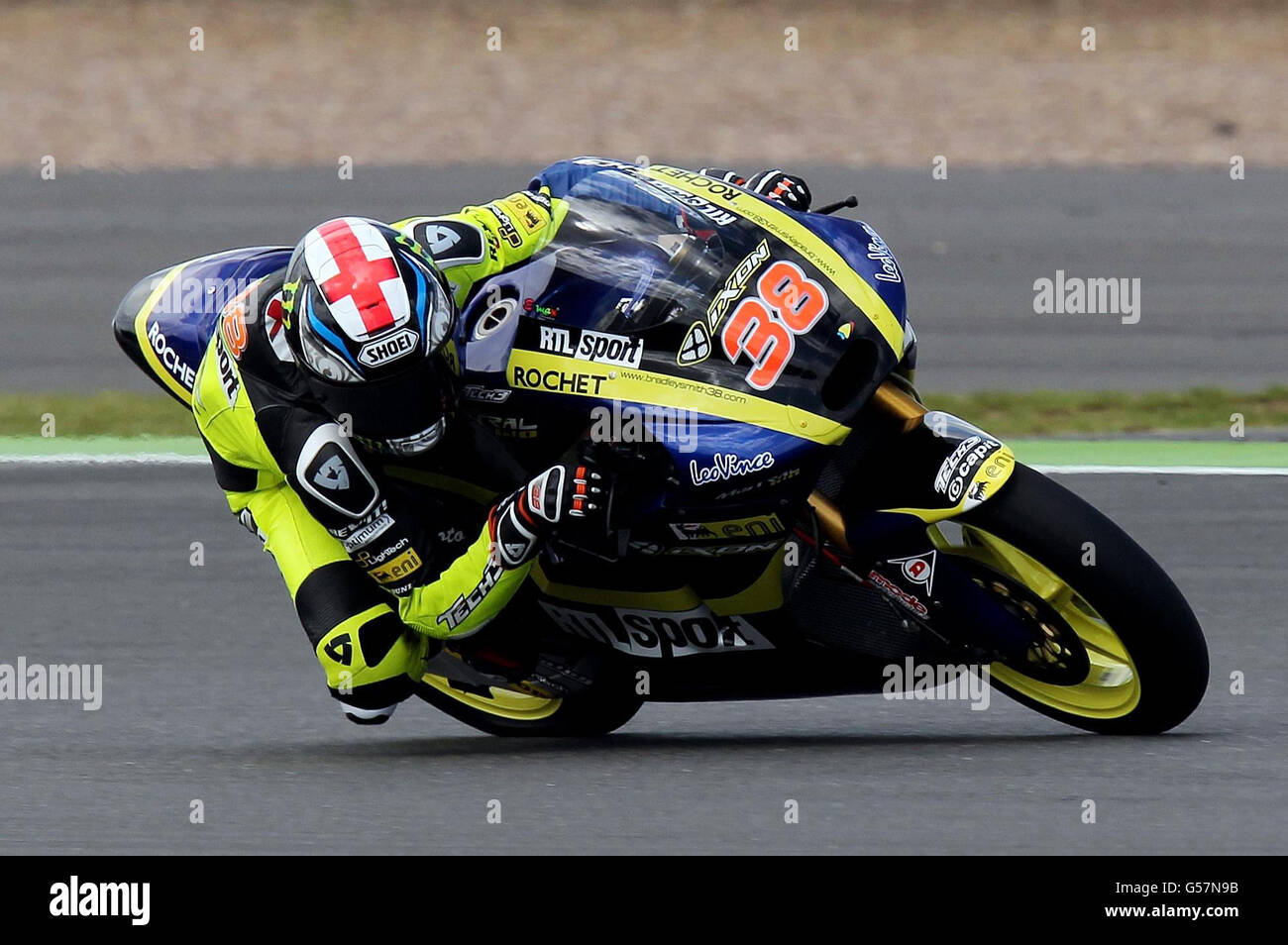 Motorradfahren - 2012 Hertz großer Preis von Großbritannien - erster Tag - Moto GP - Silverstone. Der britische Bradley Smith auf dem Tech 3 Racing Bike während des Trainings der britischen Moto 2 in Silverstone, Northamptonshire. Stockfoto