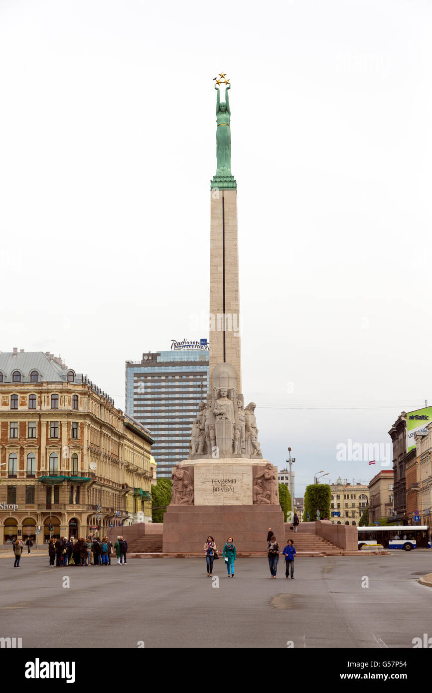 RIGA, Lettland - Juni 10,2016: The Freedom Monument befindet sich ein Denkmal befindet sich in Riga, Lettland, Ehrung der Gefallenen während der L Stockfoto