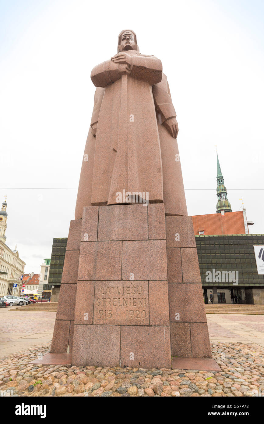 RIGA, Lettland - Juni 10,2016: Denkmal für lettische schützen (1971) in Riga, Lettland. Stockfoto