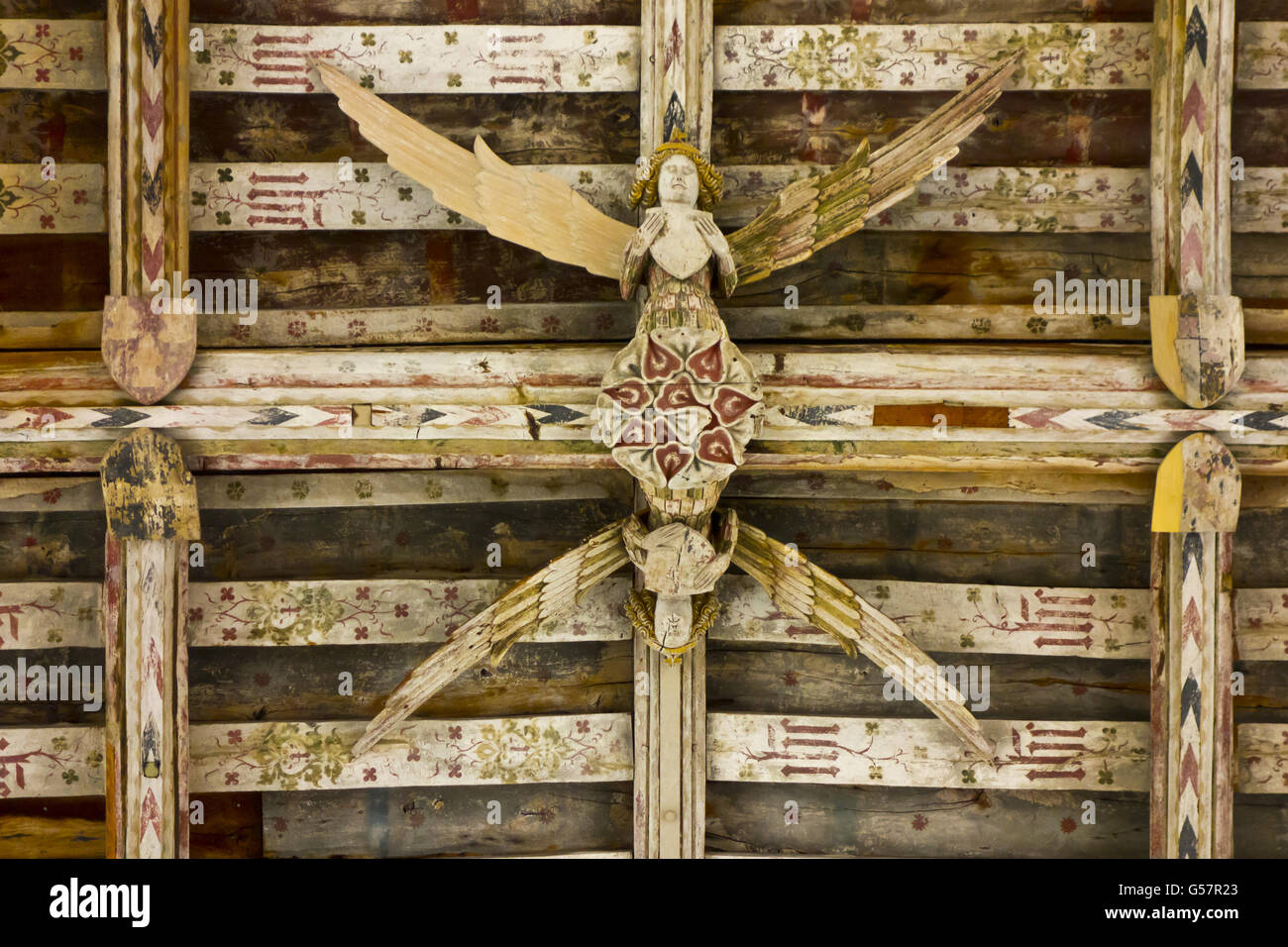Engel auf Dach Blythburgh Kirche schnitzen Stockfoto