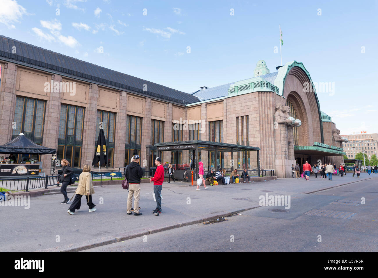 HELSINKI, Finnland - 13. Juni 2016: Helsinki Hauptbahnhof ist ein weithin anerkanntes Wahrzeichen Kluuvi, Teil des zentralen H Stockfoto