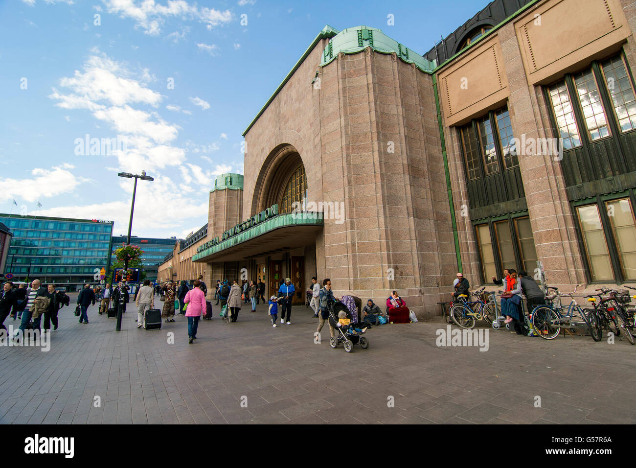 HELSINKI, Finnland - 13. Juni 2016: Helsinki Hauptbahnhof ist ein weithin anerkanntes Wahrzeichen Kluuvi, Teil des zentralen H Stockfoto