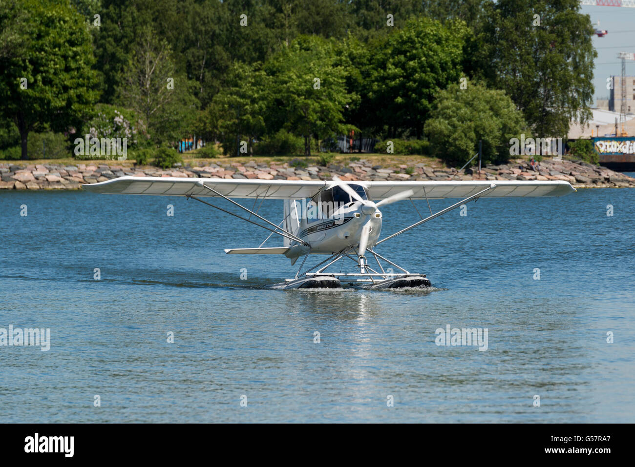 HELSINKI, Finnland - 14. Juni 2016: ein Wasserflugzeug Landung im Hafen von Helsinki; Finnland Stockfoto