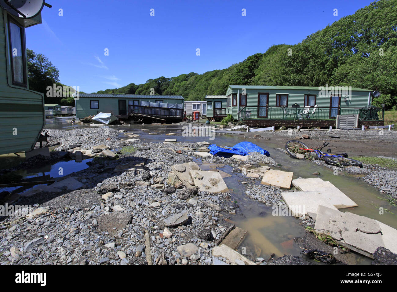 Die Szene im Riverside Caravan Park in Llandre, Wales, nachdem geschwollenes Wasser die Ufer des Flusses Lery durchbrach. Stockfoto