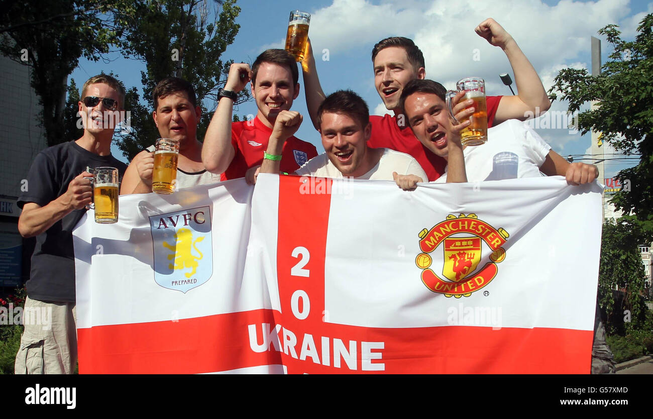 England-Fans in Donezk, Ukraine, für die Fußball-Europameisterschaft 2012. Stockfoto