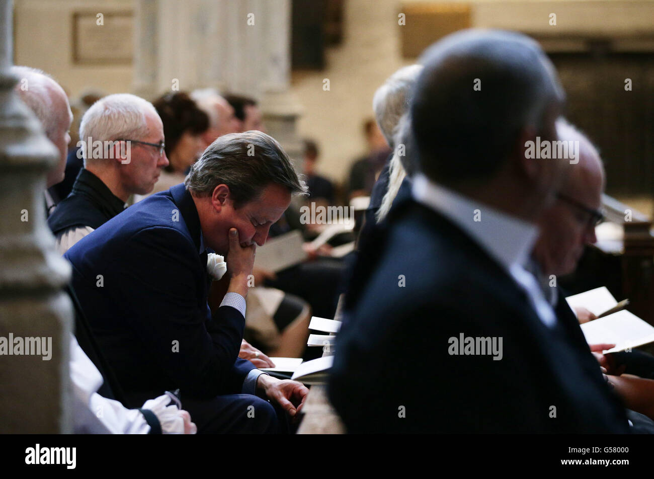 Premierminister David Cameron besucht eine Service von Gebet und Gedenken an Jo Cox MP bei St-Margarethen Kirche, London zu gedenken. Stockfoto