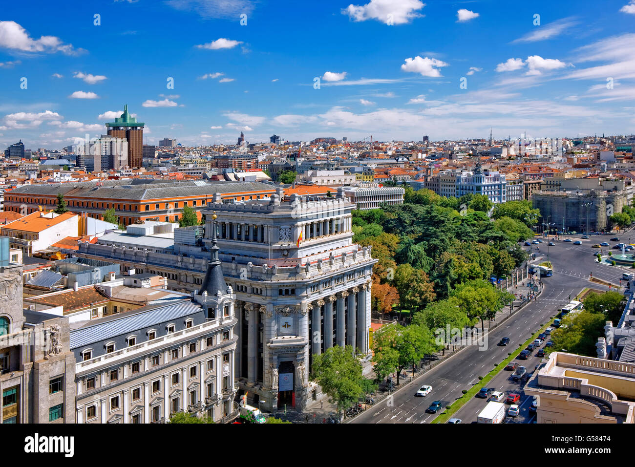 Überblick über die Calle de Alcalá und Madrid Skyline Stockfoto