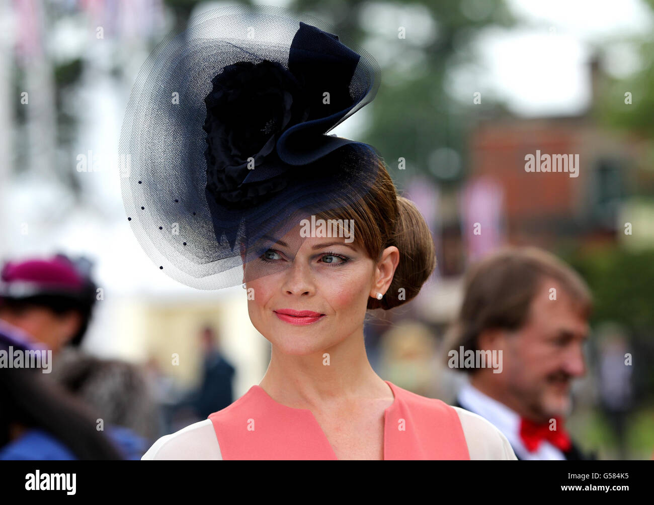 Pferderennen - The Royal Ascot Meeting 2012 - Tag Drei - Ascot Racecourse. Frau Max McNeill zum Ladies Day am Ladies Day beim Royal Ascot-Treffen 2012 auf der Ascot Racecourse, Berkshire. Stockfoto