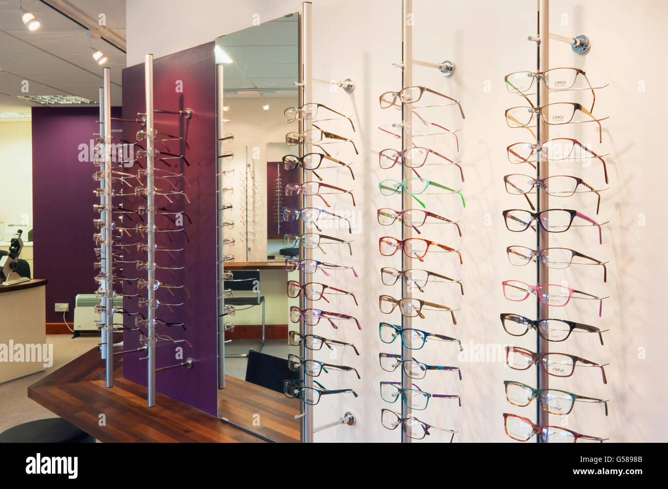 Eyes + More - Optiker Gütersloh Moderne brillen -Fotos und -Bildmaterial in hoher Auflösung – Alamy