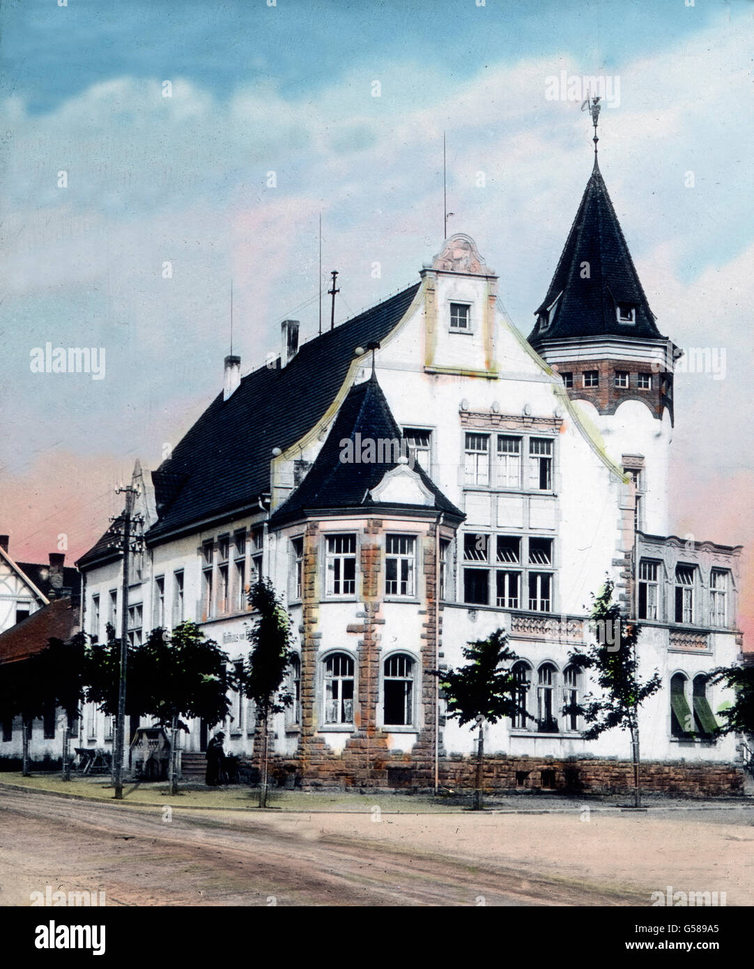 Höhle Reizvollen Stil Eines Landhauses weitergeleitet u.a. Das Gesellenhaus in Villingen, Baden. Europa, Deutschland, katholische, Vereinigung von Jounreymen, gesellen der Union, 1910er Jahre, 1920er-Jahre des 20. Jahrhunderts, archivieren, Carl Simon, Geschichte, historische, Haus, Gebäude, Villa, Hostel, Lehrling, Architektur Stockfoto