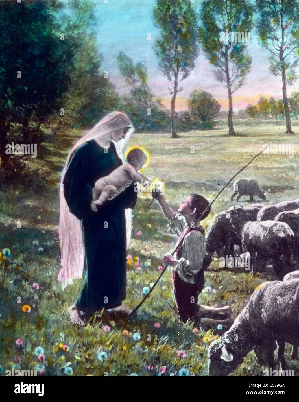 Ganz Köstlich Hat Uns der Deutsche Maler Scheurenberg Maria Dargestellt, Wie Sie Mit Dem Kinde Über Die Blühende Frühlingsflur Schreitet. Ein Armer Hirtenknabe ist Bei Seiner Herde Und Beglückt von der Göttlichkeit des Kindes Und Dem Glanz Seiner Augen, Überreicht er Ihm Knieend Ein Blümchen, Nach Dem Das Kindlein Spielend Hascht. Sollen Wir Dem Heiland Aber Noch Lieber Für Alle Seine Güte Schenken war? 19. Jahrhundert, 1910er Jahre, 1920er-Jahre des 20. Jahrhunderts, Weihnachten, Illustration, archivieren, Carl Simon, Geschichte, historische, Hand-farbigen Glas-Folie, Maria, Mutter, Kind, Jesus Christus, baby, Kleinkind, junge, h Stockfoto