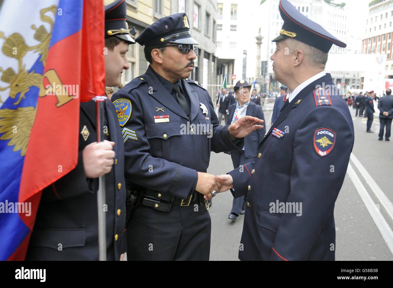 Mailand (Italien), Carabinieri Landesverband sammeln sich 202 Jubiläum der Stiftung; Delegation von Polizeibeamten aus Moskau (Russland) und San Francisco (USA) Stockfoto