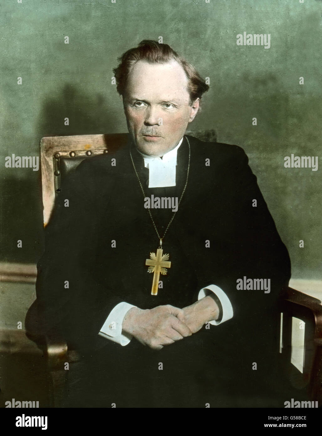 Der Schwedische Theologe Nathan Söderblom, Hier als Erzbischof von Uppsala in Schweden. Europa, Schweden, Sverige, Skandinavien, Reisen, Nathan Söderblom, schwedischer Theologe, 1910er Jahre, 1920er-Jahre des 20. Jahrhunderts, archivieren, Carl Simon, Geschichte, historische, Hand gefärbt Objektträger, Mann, Priester, Prediger, Erzbischof Stockfoto