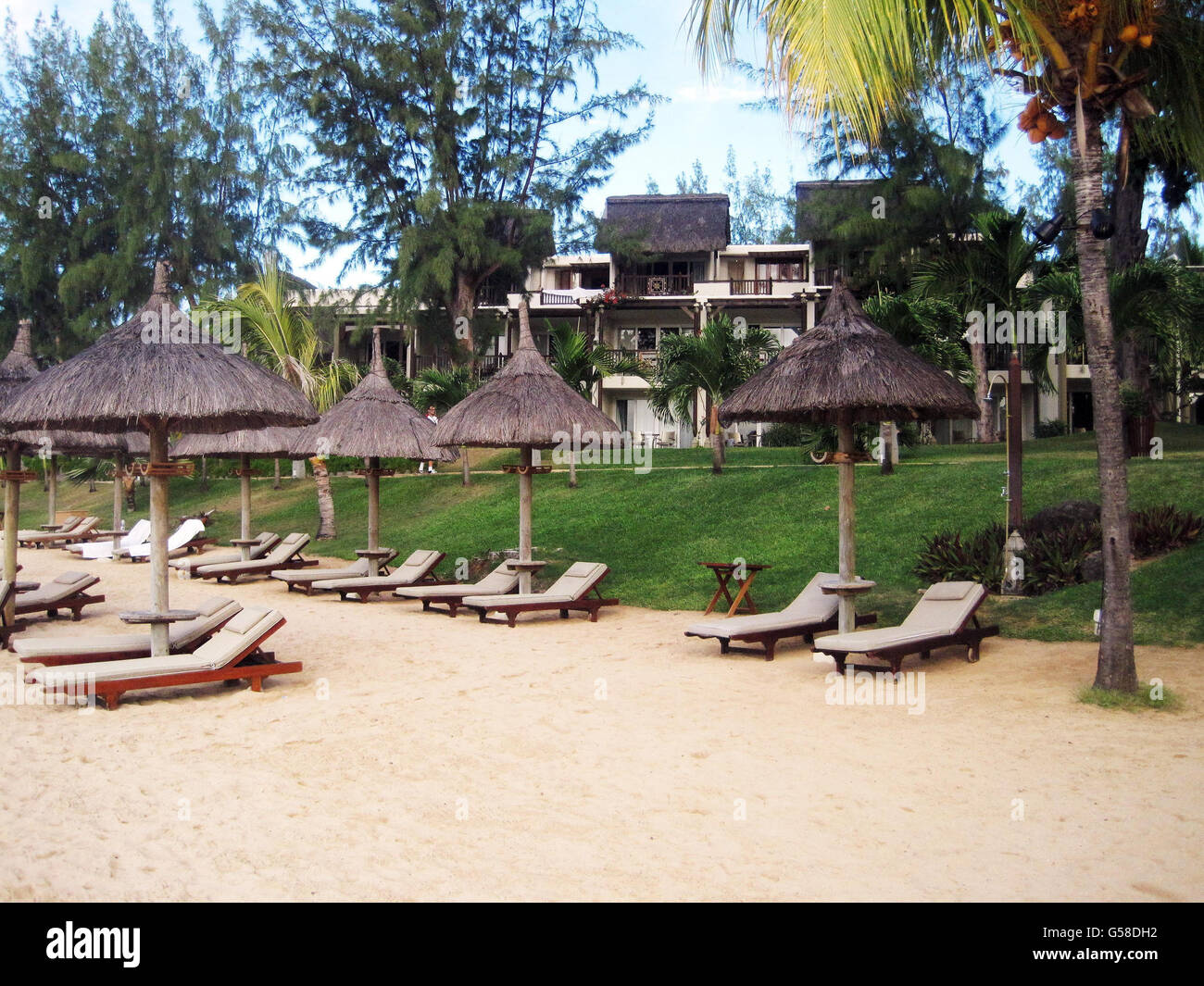 ERNEUTE ÜBERTRAGUNG KORREKTUR DES DATUMS, AN DEM DIESES FOTO AUFGENOMMEN WURDE. Ein allgemeiner Blick auf das Gelände des Lux Hotels in Mauritius, das früher Legends hieß, wo die irische Bürgerin Michaela McAreavey vor einem Jahr auf ihren Flitterwochen ermordet wurde, als die Angeklagten und Juroren das mauritische Hotel besuchten, in dem der Hochzeitsreisende tot aufgefunden wurde. Stockfoto