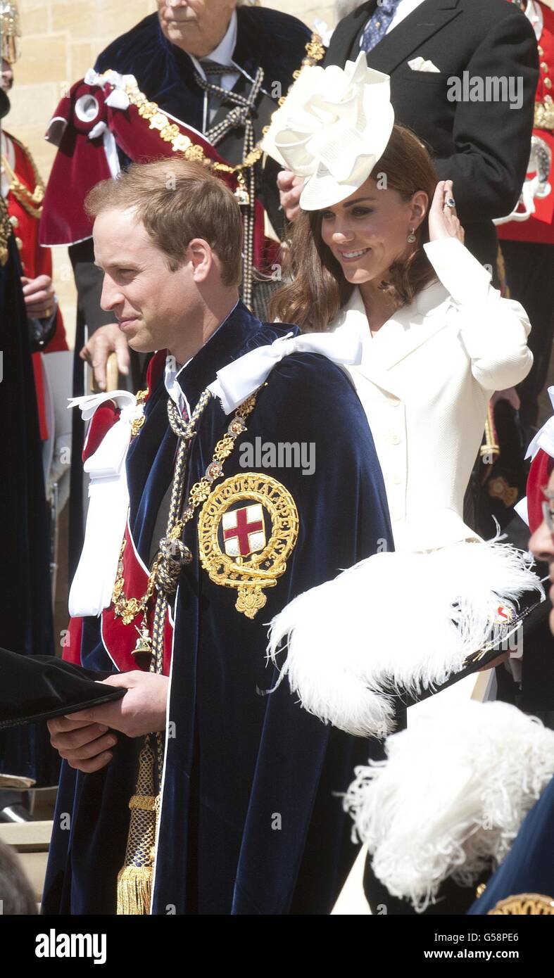 Der Herzog und die Herzogin von Cambridge nach dem Besuch des jährlichen Ordens des Garter Service in St. George's Chapel in Windsor Castle, Berkshire. Stockfoto