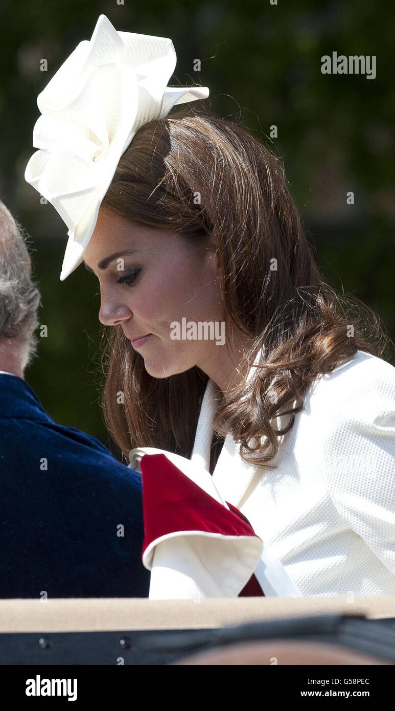 Die Herzogin von Cambridge nach dem Besuch des jährlichen Order of the Garter Service in St. George's Chapel in Windsor Castle, Berkshire. Stockfoto
