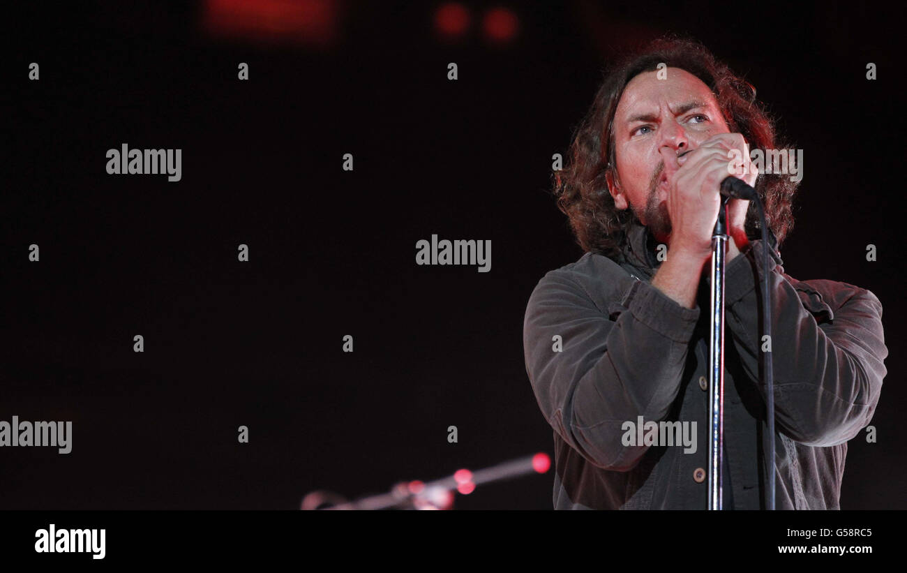 ANMERKUNG DER REDAKTION: Nur Großbritannien UND EUROPA, USA OUT: Pearl Jam treten auf der Main Stage beim Isle of Wight Festival auf. Stockfoto