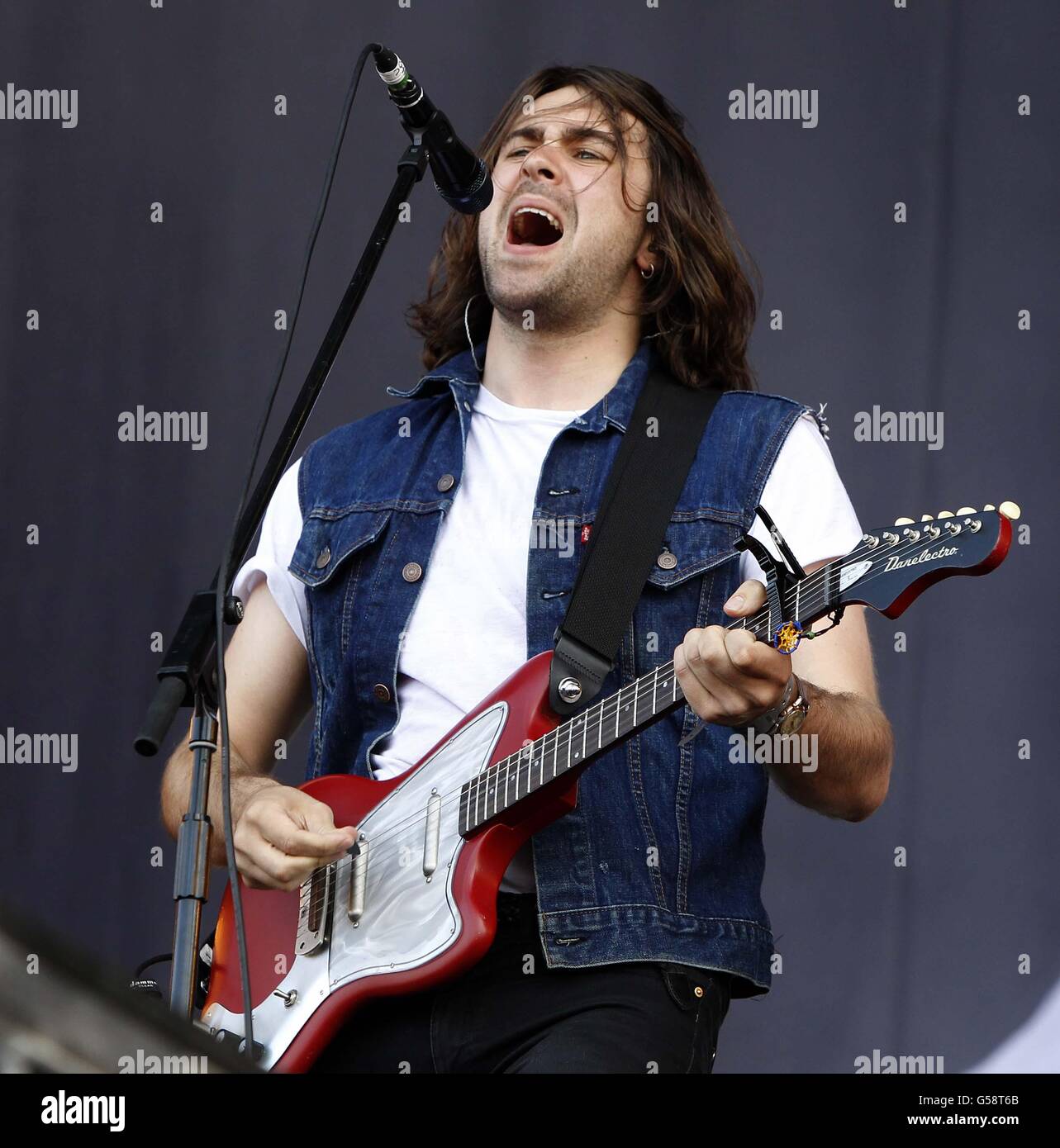 Isle of Wight Festival 2012 - Sonntag. Die Impfstoffe spielen auf der Hauptbühne des Isle of Wight Festivals. Stockfoto