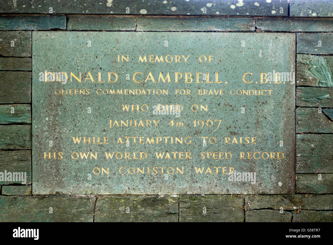 Denkmal für Donald Campbell 4. Januar 1967 verstorbenen versucht, sein eigenes Wasser Geschwindigkeits-Weltrekord auf Coniston Water brechen Stockfoto