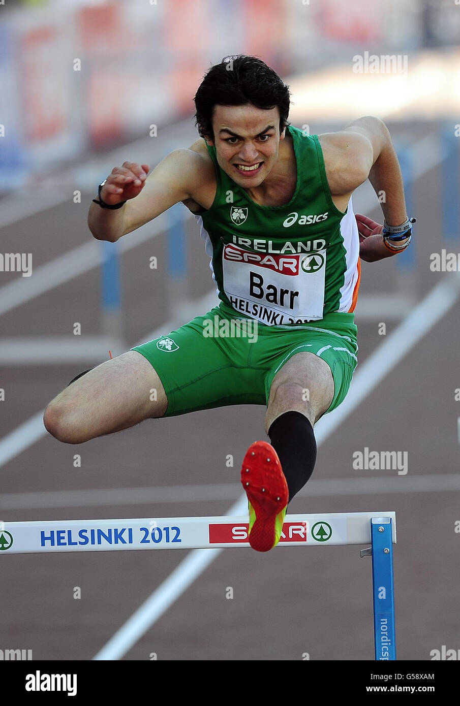 Thomas Barr aus Irland startet am ersten Tag der 21. Leichtathletik-Europameisterschaft im Helsinki Olympic Stadium in Helsinki in Runde 1 der 400-m-Hürden für Männer. Stockfoto