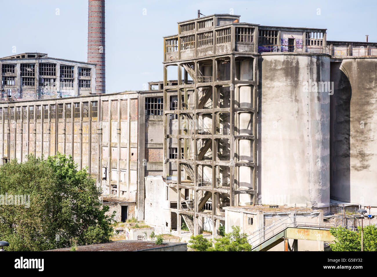 Feuerleiter Treppen verlassenen des alten Gebäude Stockfoto