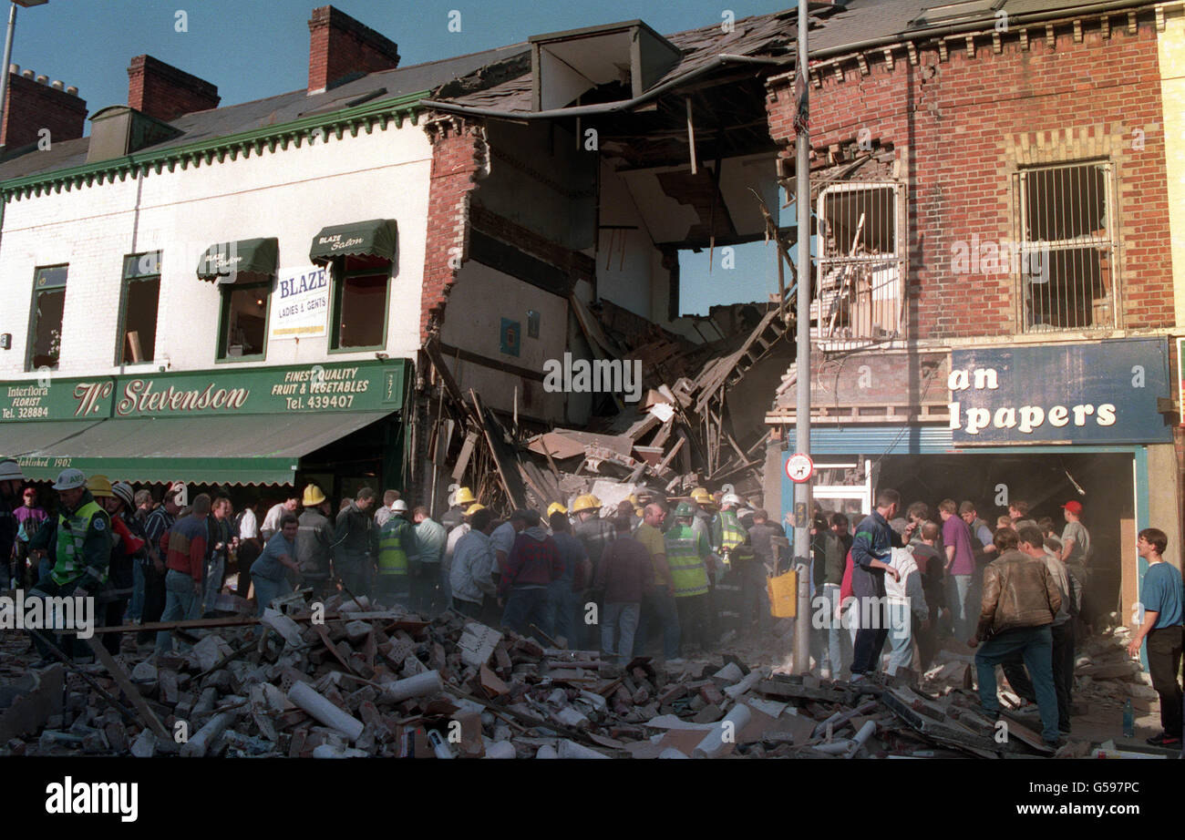1993: Der Schauplatz des Bombenanschlags auf die Shankill Road in Belfast, Nordirland, der Büros zerstörte, die von der Ulster Defense Association genutzt wurden. Stockfoto