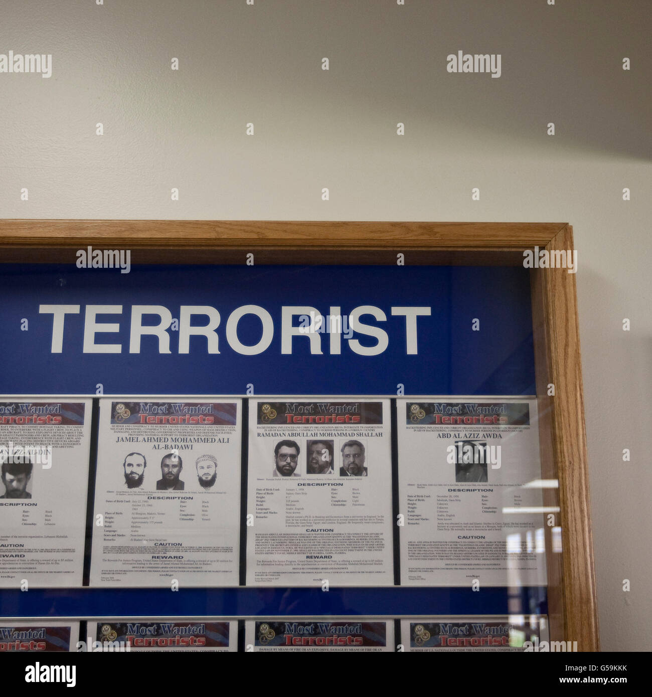 Blick auf eine Anzeige Inserat das FBI meistgesuchten Terroristen an einer Wand an der FBI National Academy in Quantico, VA, USA, 12. Mai 20 Stockfoto